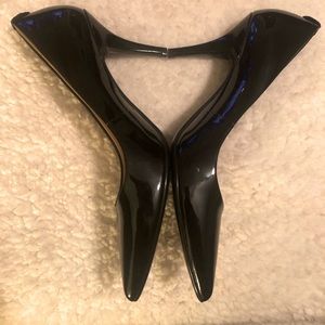 Michael Kors Black Patent Pumps! 9-1/2 M approximate 3-1/2 inch heel. Please ask